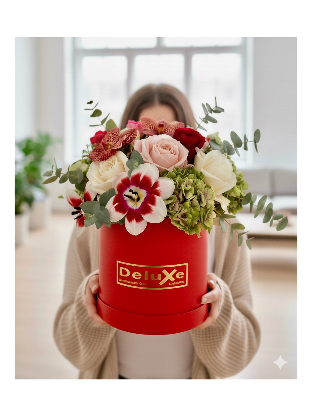 Květinová krabička v luxusní červené barvě, mix květin